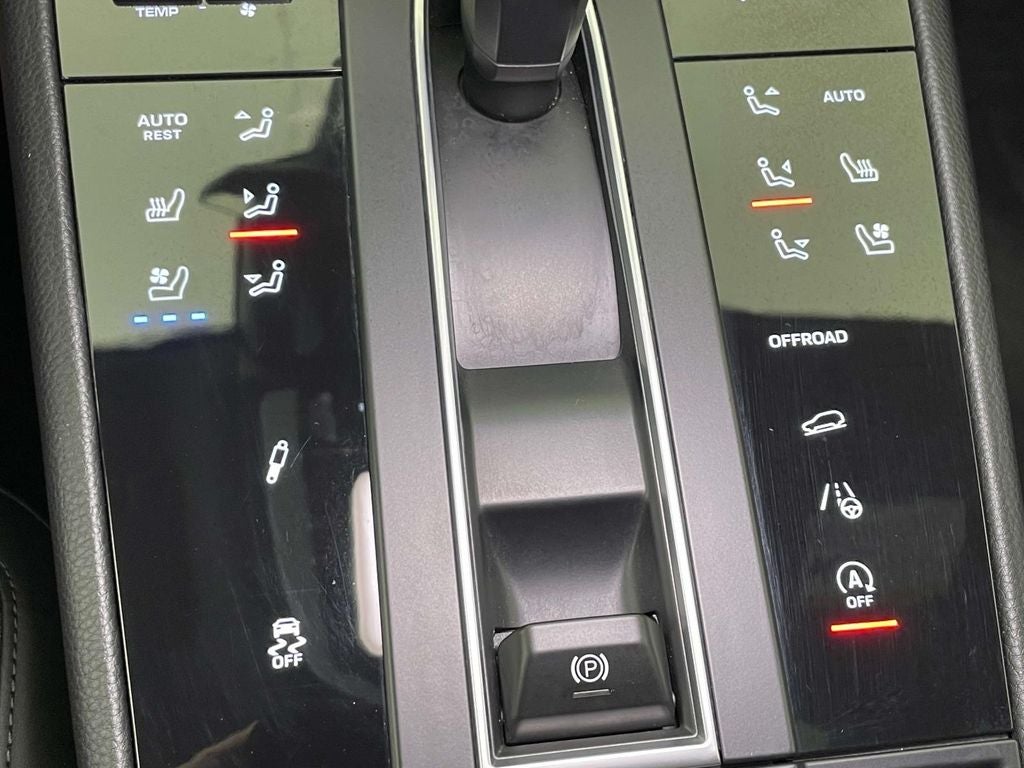 2023 Porsche Macan Base