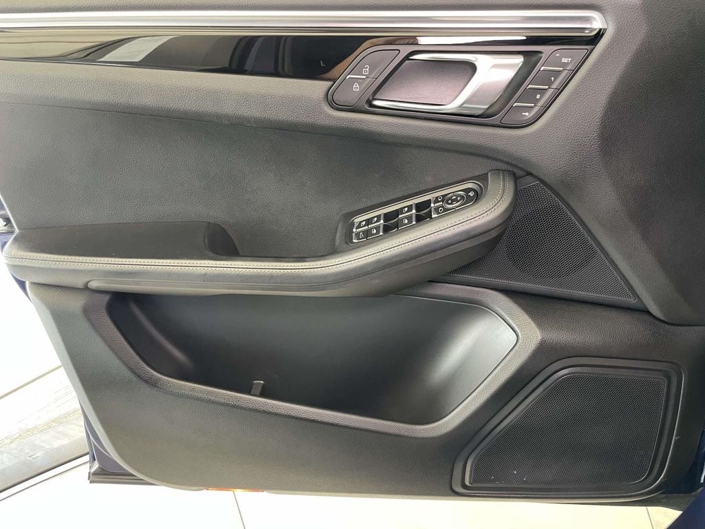 2023 Porsche Macan Base