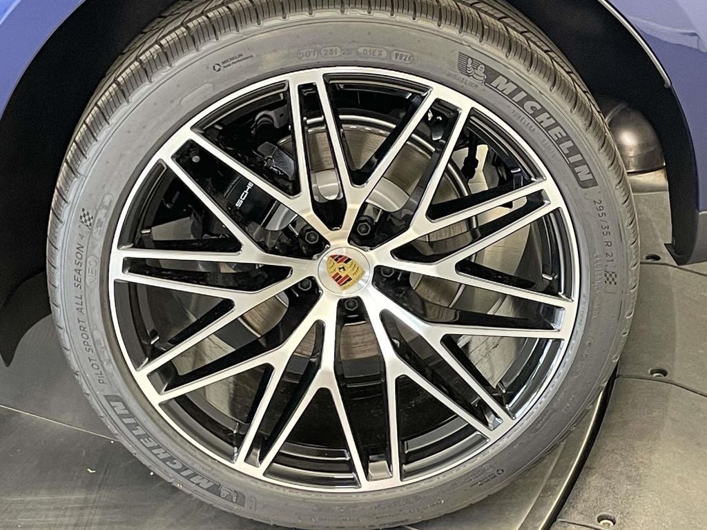 2025 Porsche Macan Base