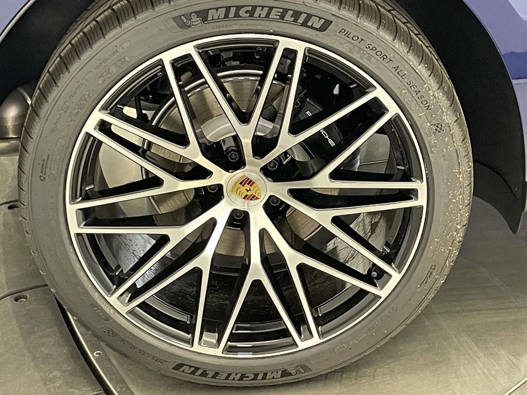 2025 Porsche Macan Base