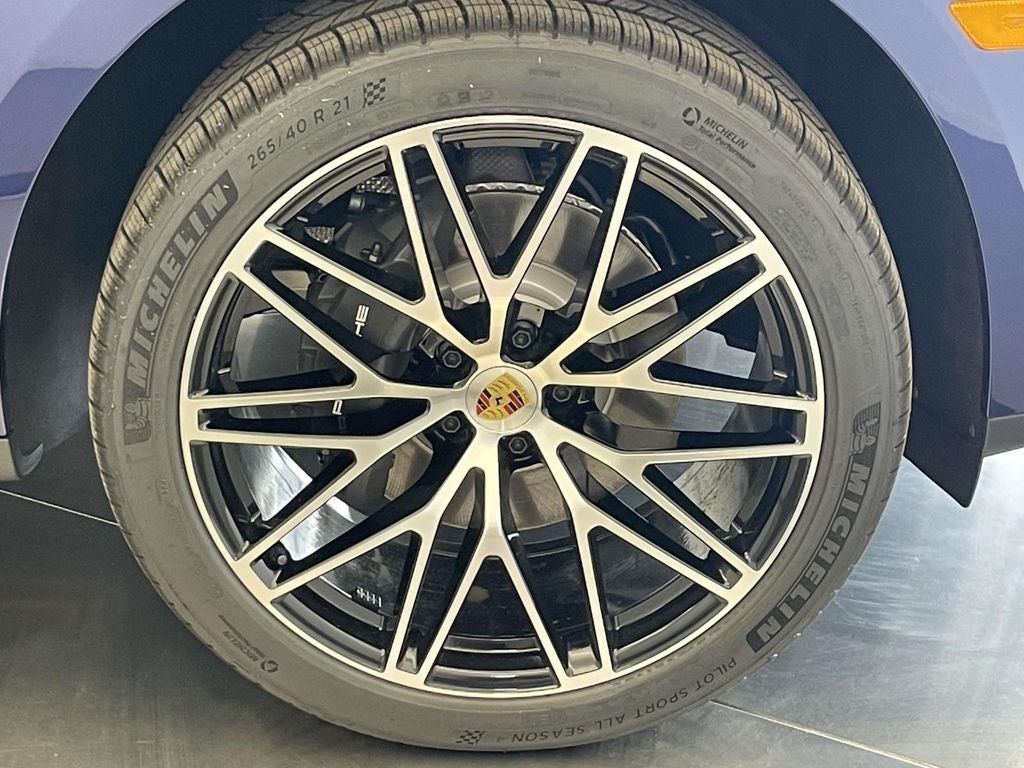 2025 Porsche Macan Base
