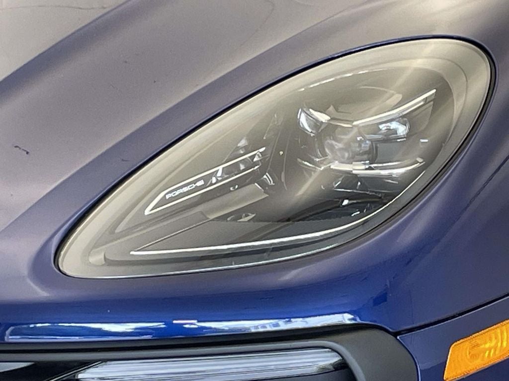 2025 Porsche Macan Base