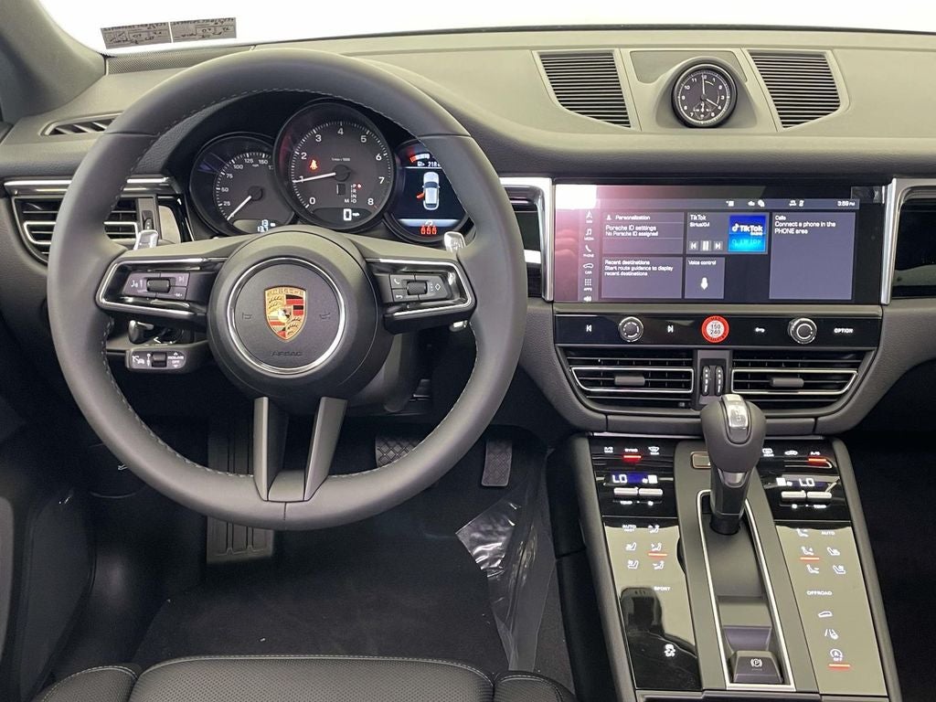 2025 Porsche Macan Base