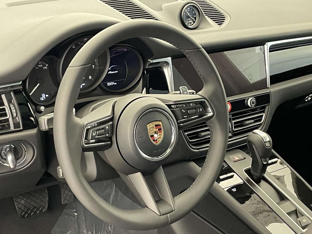 2025 Porsche Macan Base