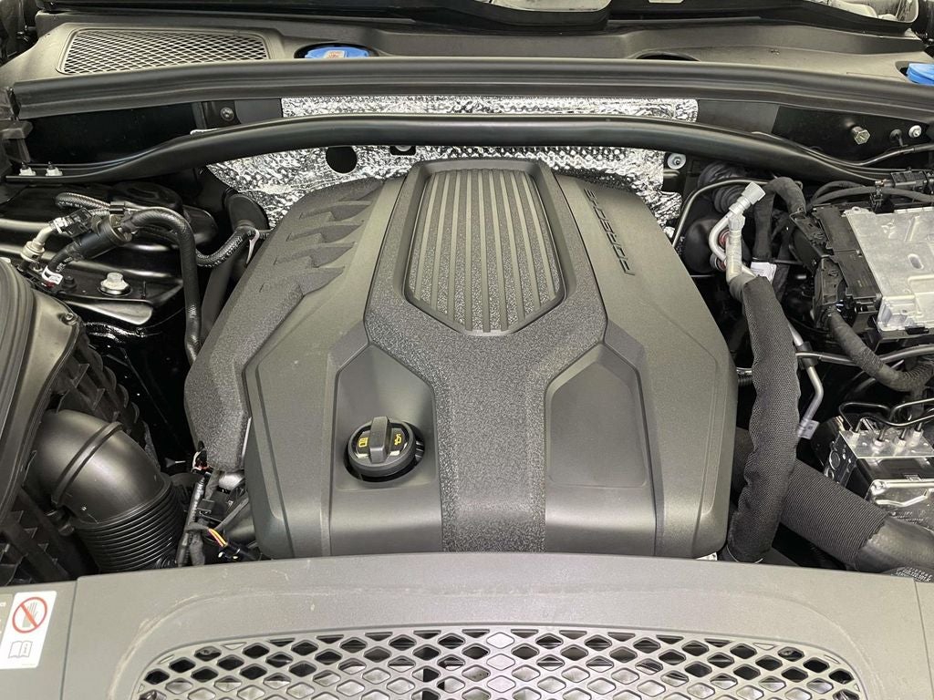 2025 Porsche Macan Base