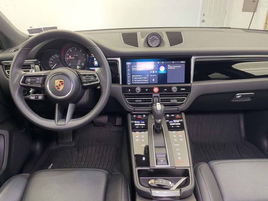 2025 Porsche Macan Base