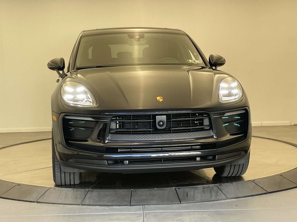 2025 Porsche Macan Base