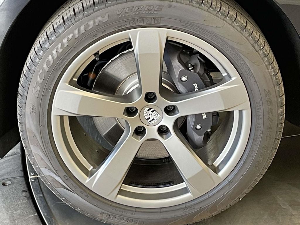 2025 Porsche Macan Base