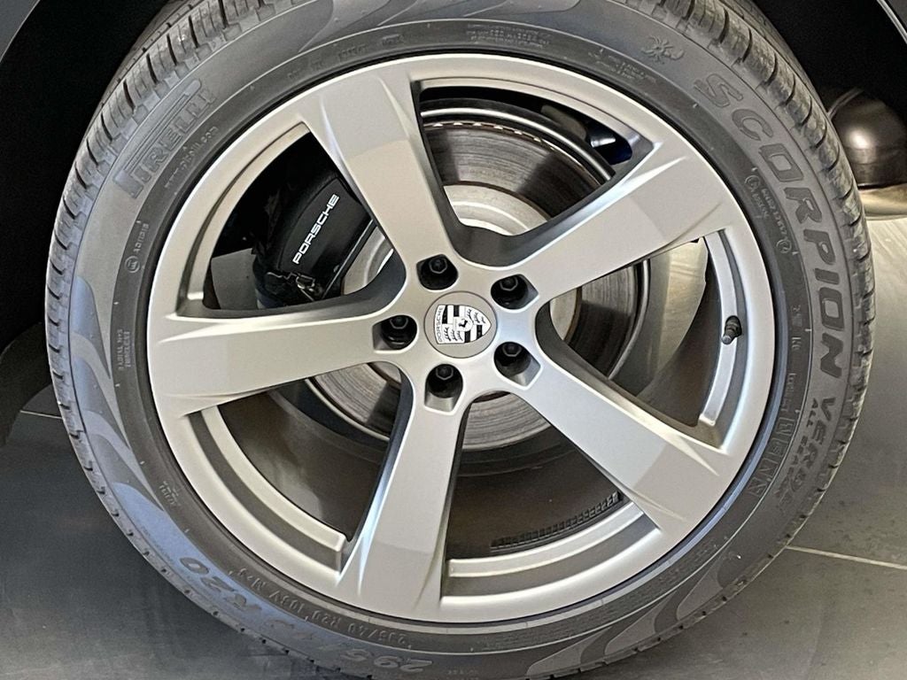 2025 Porsche Macan Base