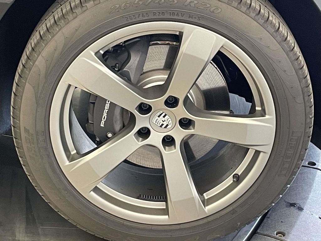 2025 Porsche Macan Base