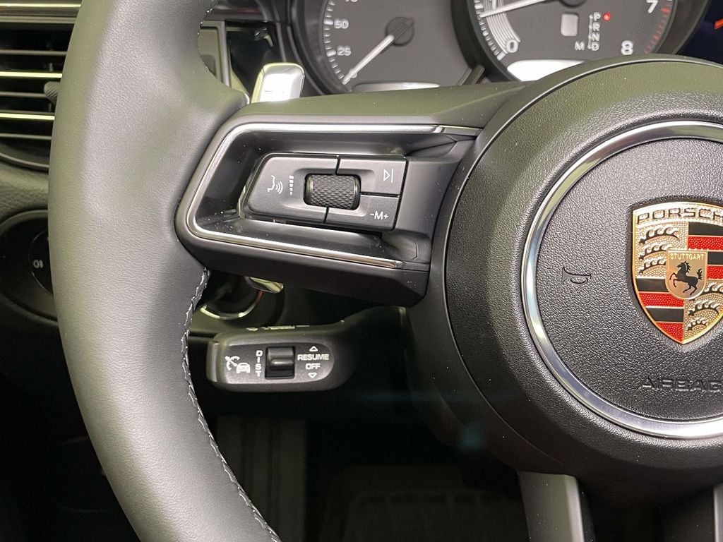 2025 Porsche Macan Base