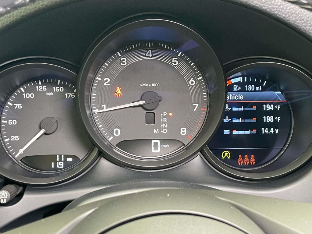 2026 Porsche Macan Base
