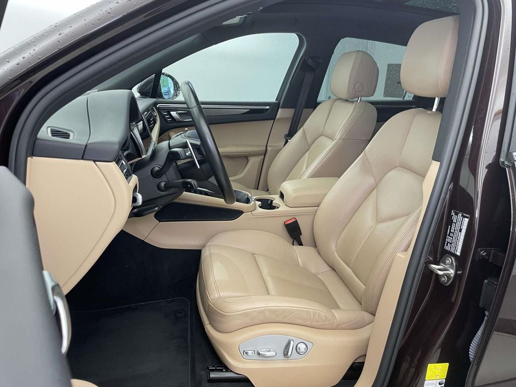 2023 Porsche Macan Base