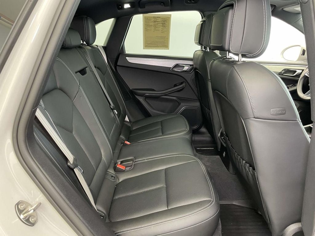2023 Porsche Macan Base