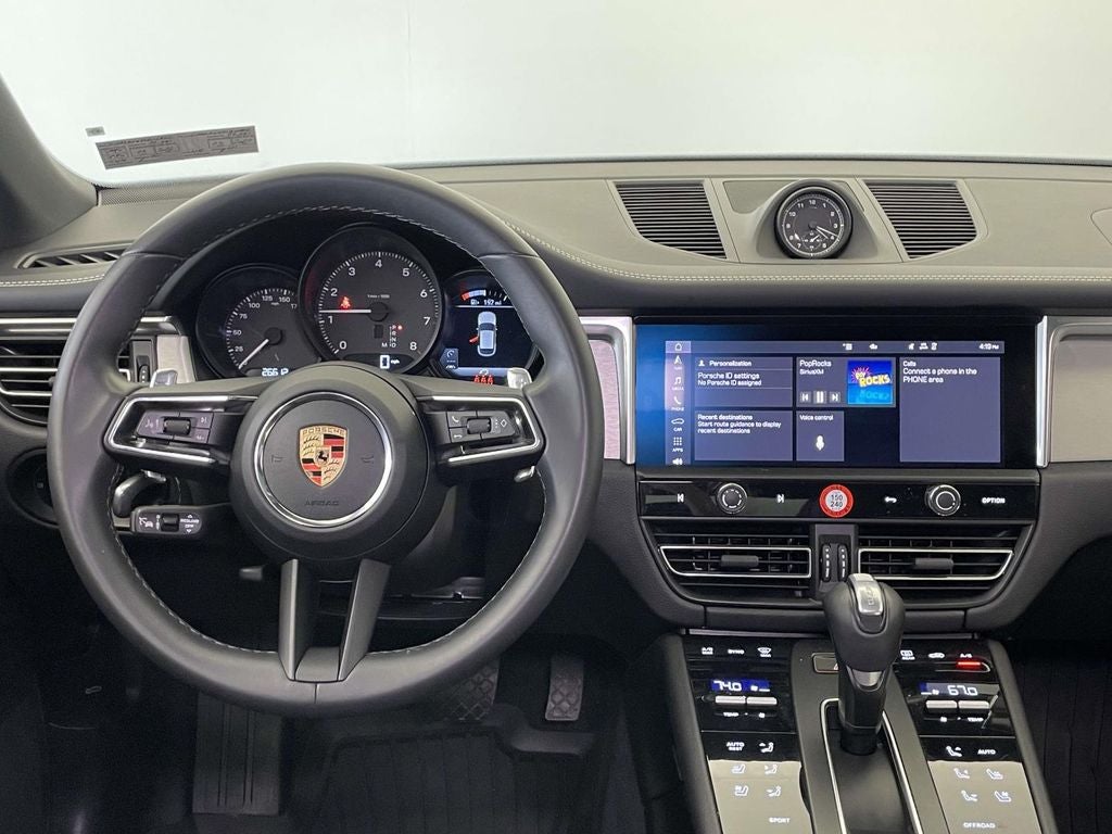 2023 Porsche Macan Base