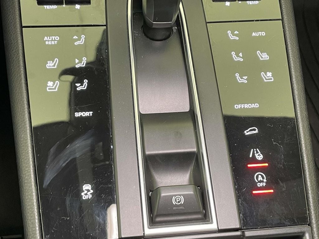 2023 Porsche Macan Base