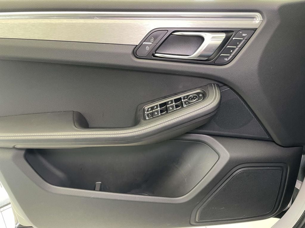 2023 Porsche Macan Base