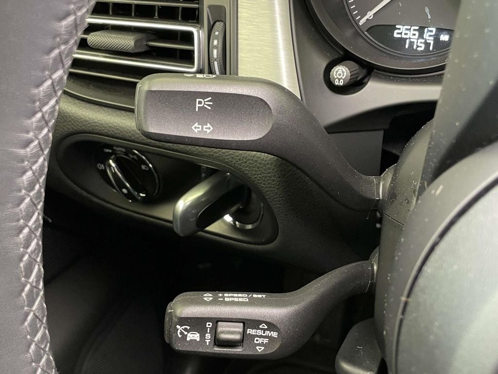 2023 Porsche Macan Base