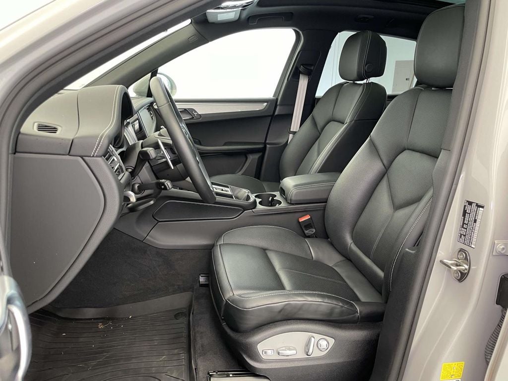 2023 Porsche Macan Base