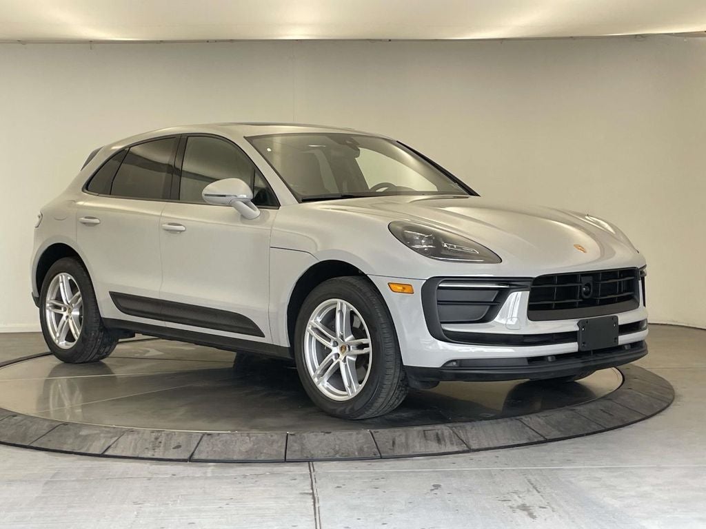 2023 Porsche Macan Base