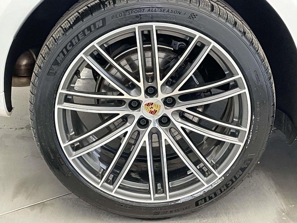 2025 Porsche Macan Base