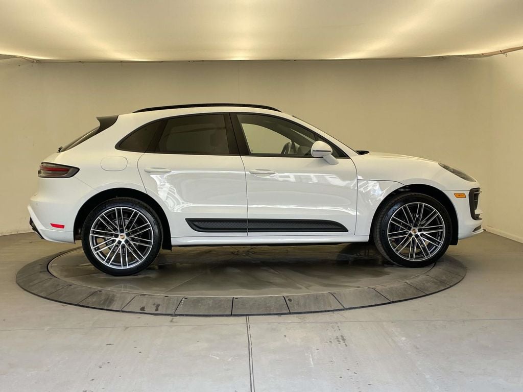 2025 Porsche Macan Base
