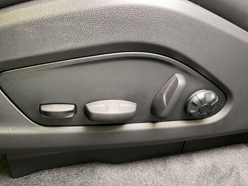 2025 Porsche Macan Electric 4