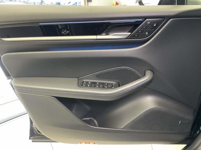 2025 Porsche Macan Electric 4