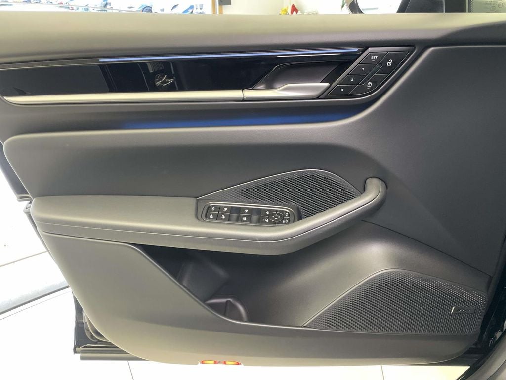 2025 Porsche Macan Electric 4