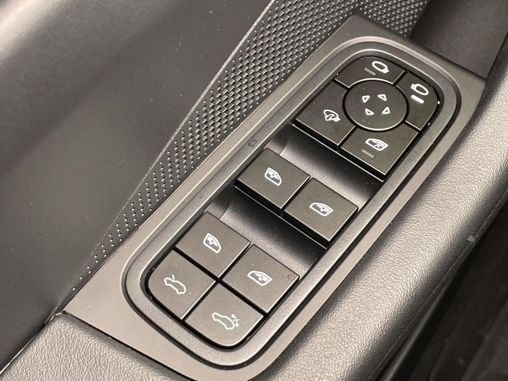 2025 Porsche Macan Electric 4