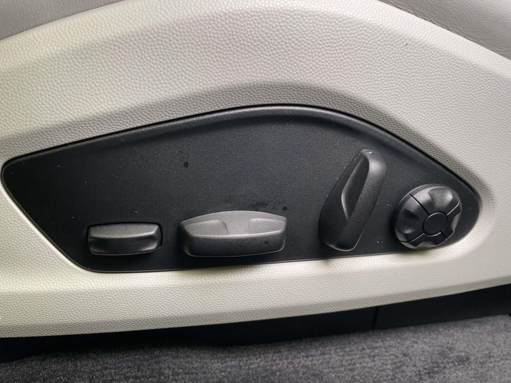 2025 Porsche Macan Electric 4S