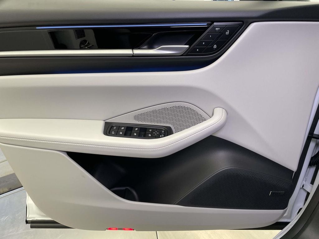 2025 Porsche Macan Electric 4S