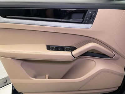 2024 Porsche Cayenne E-Hybrid Base