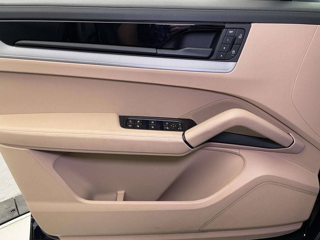 2024 Porsche Cayenne E-Hybrid Base