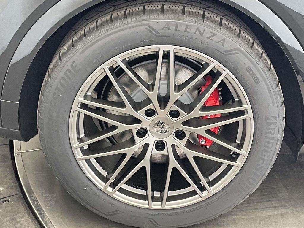 2025 Porsche Cayenne Turbo E-Hybrid Base