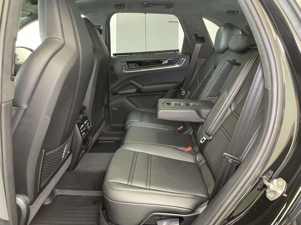 2025 Porsche Cayenne Turbo E-Hybrid Base