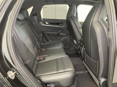 2025 Porsche Cayenne Turbo E-Hybrid Base