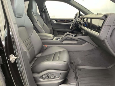 2025 Porsche Cayenne Turbo E-Hybrid Base
