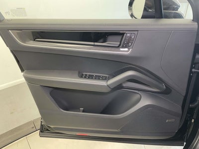 2025 Porsche Cayenne Turbo E-Hybrid Base