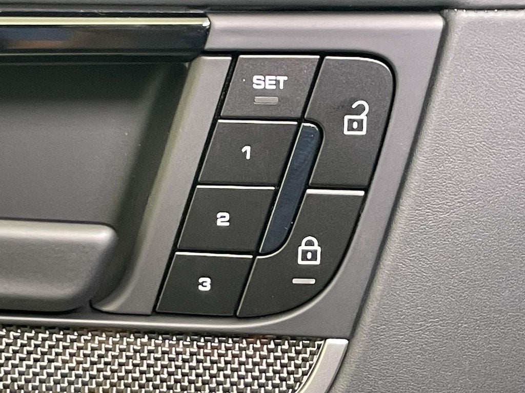 2025 Porsche Cayenne Turbo E-Hybrid Base