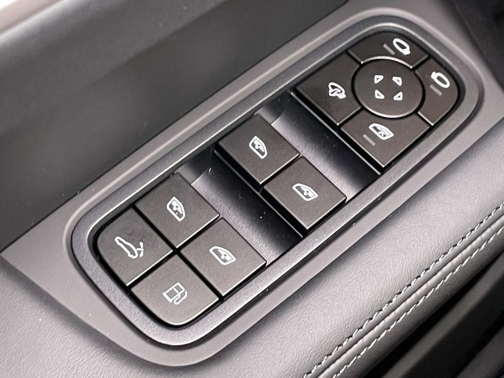 2025 Porsche Cayenne Turbo E-Hybrid Base