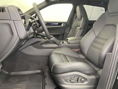 2025 Porsche Cayenne Turbo E-Hybrid Base