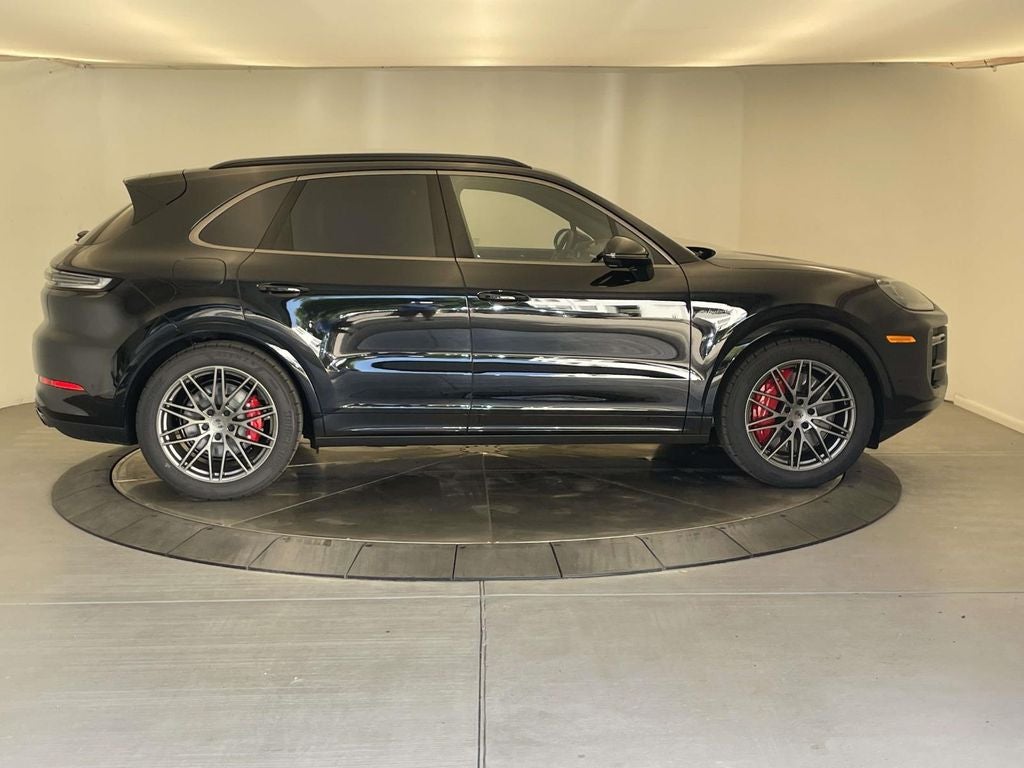 2025 Porsche Cayenne Turbo E-Hybrid Base