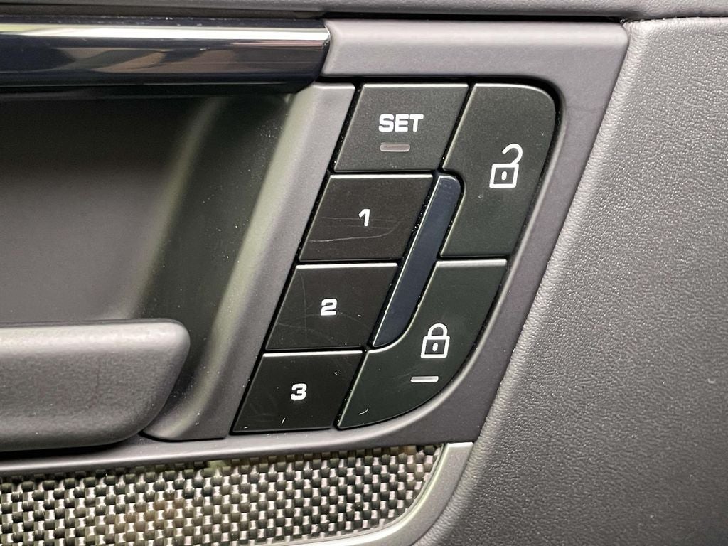 2025 Porsche Cayenne E-Hybrid Turbo