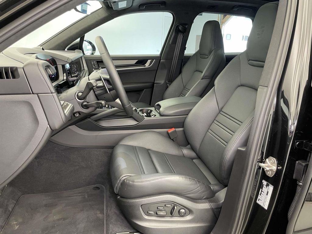 2025 Porsche Cayenne E-Hybrid Turbo