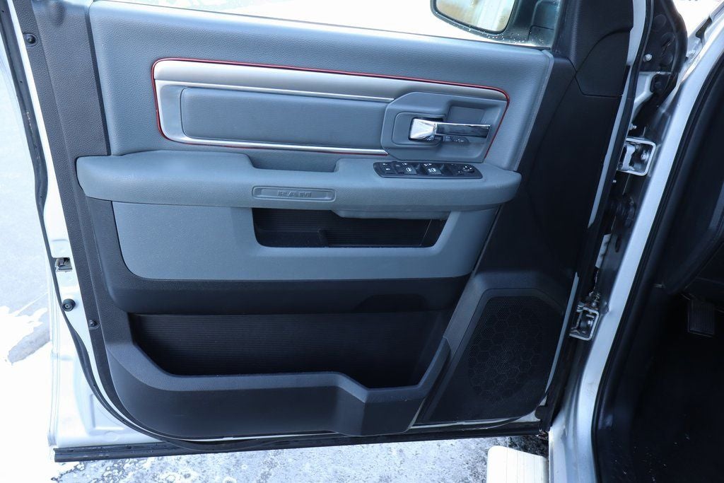 2016 RAM 1500 SLT