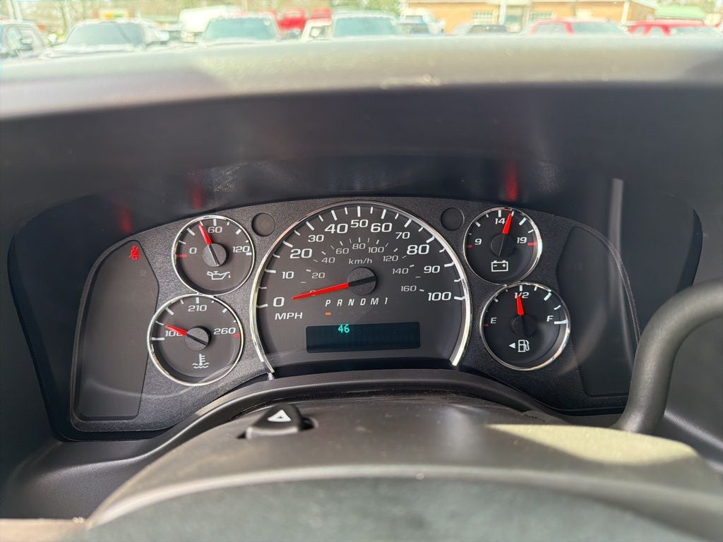 2025 Chevrolet Express 3500 Work Van w/ 11" Reading Enclosed Service Body Cutaway
