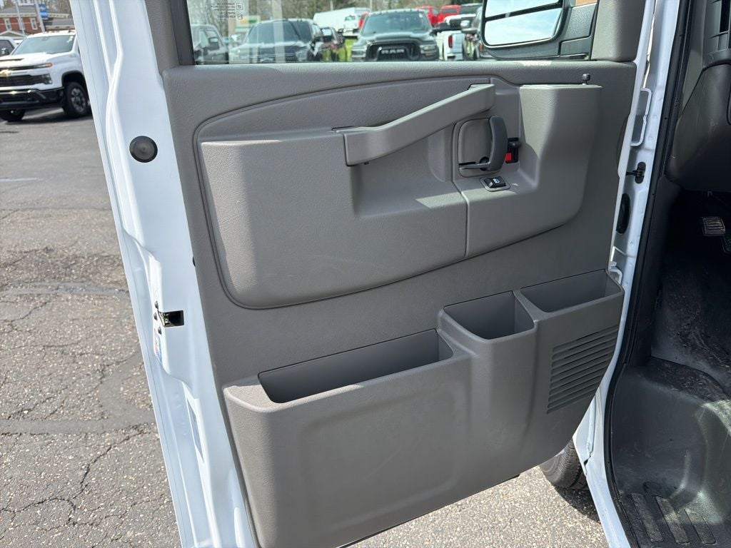 2025 Chevrolet Express 3500 Work Van w/ 11" Reading Enclosed Service Body Cutaway