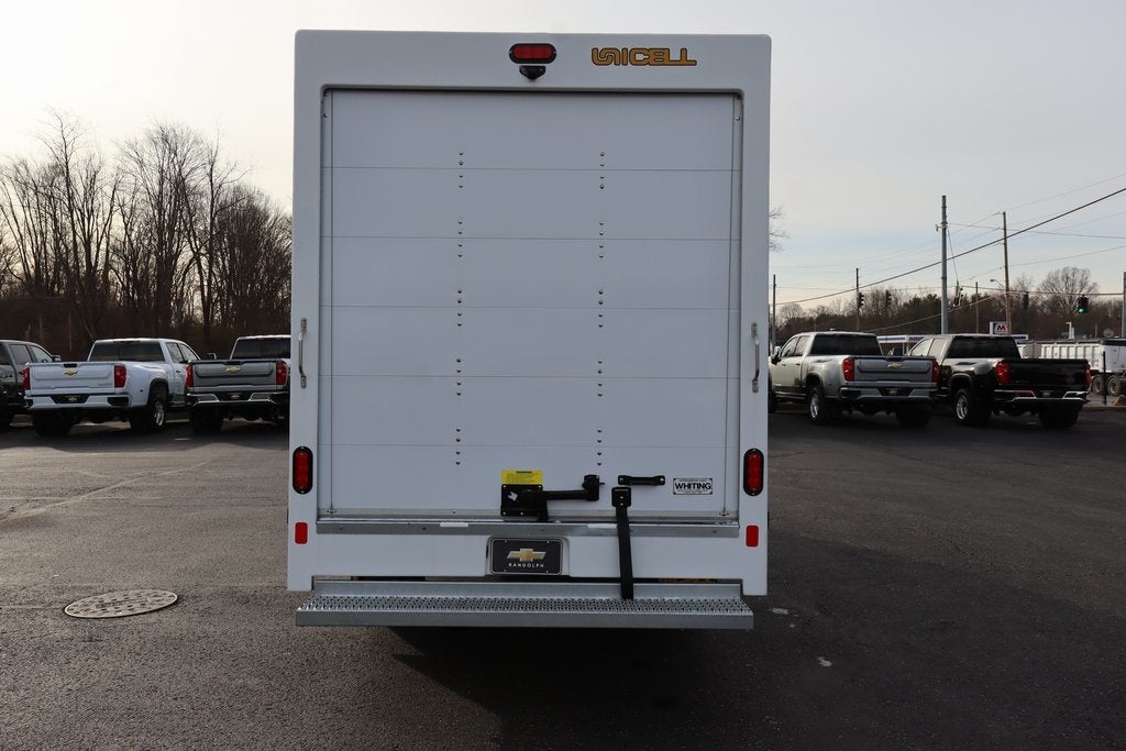 2025 Chevrolet Express 3500 Work Van Cutaway W/ 12' Aerocell Box