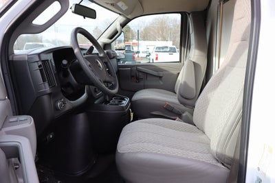 2025 Chevrolet Express 3500 Work Van Cutaway W/ 12' Aerocell Box